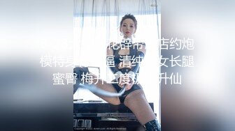 商场TP美女和男友约会牛仔裙里竟然没有穿内裤