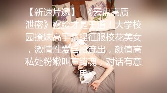 美女众多商场女厕隔板缝近景高清偸拍数位小姐姐方便，拍脸又拍逼人美逼更美 (2)