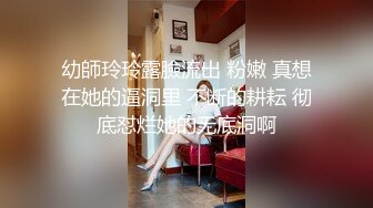 大奶骚妹夜晚驾车和炮友户外车震，摇下车窗掏出奶子呻吟，路边退下衣服深喉口交，后座骑乘猛操回家再继续操