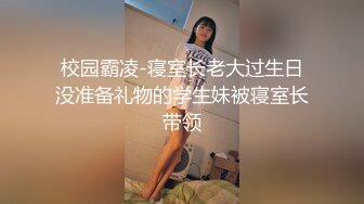 牛仔裤极品美臀，翘起屁股求操，内裤扒到一边，后入狠狠插，第一视角，拍打PP