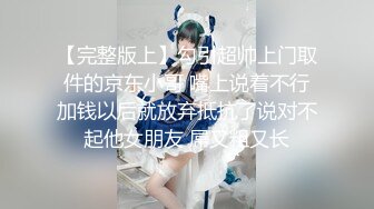 真实母女双飞全程露脸，幸福小哥玩弄母女花，先给狼友展示骚逼，沙发上就把老骚妈干了，轮草抽插浪荡呻吟