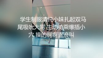 在廚房吃雞巴，然後被帶到床上，幾乎被操了