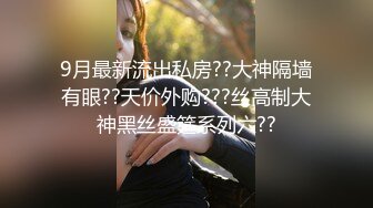 【新片速遞】   老爸在客厅看电视,妹子卧室褕褕果聊,拿板凳腿紫薇,不穿内裤玩大冒险走廊褕看老爸,差点被发现