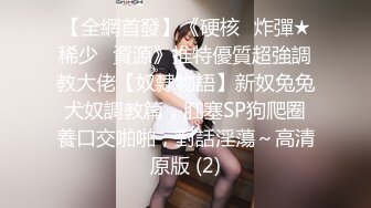 外表文静甜美少女！极品粉穴没怎么开发过！撩起裙子看美臀，表情淫骚想被操，掰开超粉嫩穴