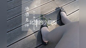 两位大叔带着自己的娇妻酒店玩换妻洗完澡换上黑丝淫乱4P开演