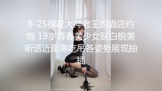 【新片速遞】穿喜庆花衣服衣服刚剃了个白虎的美少妇，露脸自慰，道具插入阴道抽插进出