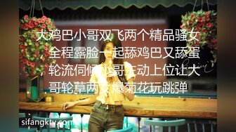 漂亮短发妹子诱人肥逼浴室洗完澡道具自慰，毛毛浓密掰穴特写，震动棒假屌双管齐下，上位骑乘抽插高潮出白浆