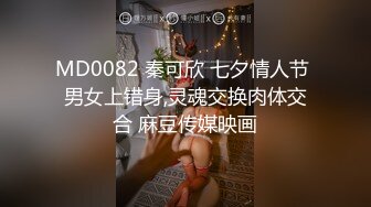 披肩发尤物妹子模特身材，和男友洗鸳鸯浴，浴室挑逗卖力口交浴室中来一发