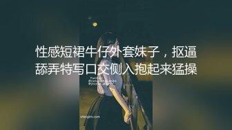 和成长为女人的侄女三姊妹在浴池里大嬉闹