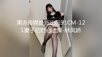 白领写真楼女厕绿毛衣高颜值大眼美女盯着镜头好刺激还搂起衣服露胸