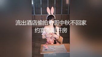 KTV女厕偷拍眼镜少妇杂毛黑鲍鱼 细窄的逼缝