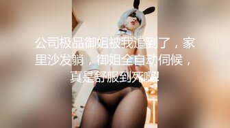 理发店老板娘店内玩自拍