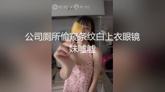 【新片速遞】偷拍达人潜入商场隔板女厕手机不停移动偷拍美女如厕