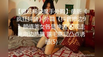 酒吧女神 全景后拍 明星脸的一线天嫩B妹子 BB真粉 原档