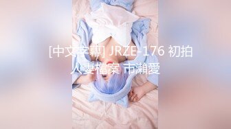 【新片速遞】 幸福眼镜哥，双飞大奶妹，左拥右抱一起舔屌，骑上来插骚逼，奶子直晃动，搞完双女假屌插穴