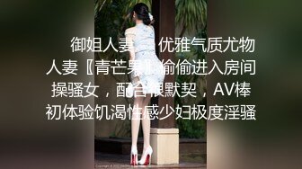 浪老师酒店健身房勾搭服务生(上) ,带回房间跟炮友一起3p