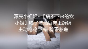  澡堂子内部员工偷窥2位皮肤白皙阴毛茂密的少妇洗澡