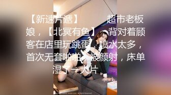  偷情人妻 楼下老王家停水 来借卫生间 风骚人妻露露勾引隔壁老王啪啪啪