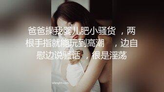 2022-7-30【哥只是一个传说520】酒店约丰满女王调教，趴在地上埋头舔逼，带着情趣手铐操逼