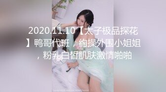 沙发上出轨女被疯狂发泄，前后夹击疯狂啪啪