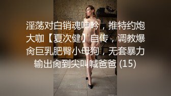 一脸英气美女！制服诱惑，摆弄起姿势也是骚，扭动小腰，性感屁股怼着镜头