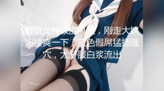 【新片速遞】  路边公厕全景偷拍身材丰满的美少妇⭐肥美的鲍鱼保养的还挺嫩