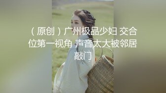 眼镜伪娘露出 光着屁屁从宾馆坐电梯出来 在马路上边走边撸 最后给撸射了