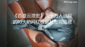 科技园女厕蹲守长T恤短发女神妹,鲜嫩粉红的窄小穴缝让人欲罢不能