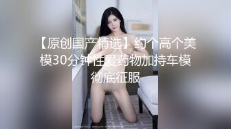 小情侣出租屋里面直播赚钱，和娇小小女友啪啪大战白虎花样超多，道具插穴自慰