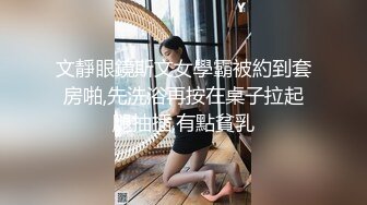 (快乐风男来喽) KTV里勾引直男服务员,K歌不忘嗦牛子