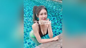 商场女厕偷拍一身粉装的美容店小妹杂乱穴毛的嫩鲍鱼