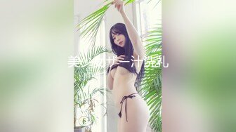 两个19美少女，乖巧妹妹超嫩，震动棒互插小穴，毛毛挺浓密，抽插自慰，好想被男人操