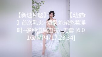 开档黑丝露脸圆润的骚奶子配上那骚骚的表情真是诱人，逼里塞着跳蛋自慰呻吟，撅着屁股求草，精彩刺激别错过