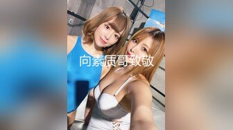 两个百合萝莉小姐姐黑白丝袜情趣装，双足磨蹭假屌一起舔，凹凸水晶棒互插