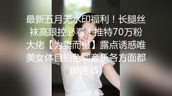 固定全景脸逼同框，服装城女厕偸拍多位少女少妇方便，红衣皮靴女蹲下后穴门大开属实有点想入非非了2