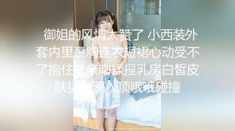 金发极骚唇钉外国熟女，丁字裤网袜扣穴调情，骑在身上扭动臀部