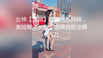  高颜值美女吃鸡啪啪 撅着屁屁被无套猛怼 深喉爆吃精