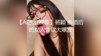 【新片速遞】 小吃街抄底白色连衣裙的漂亮美女 竟然没穿内裤❤️粉嫩的鲍鱼还残留着白色的液体 难道是刚刚被操过？