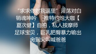 可爱迷人的卷发小姐姐脱光展示身材，小娇乳好想捏一把。