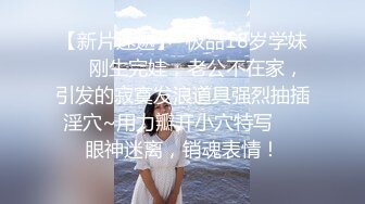 偷拍妈妈洗澡被发现,一瓢洗逼水泼过来泼水过来