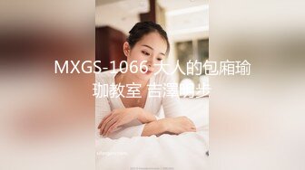 【极度淫骚美少妇】『下篇』情趣项圈手铐！带着绑带玩弄骚穴吸吮大屌一脸享受爆操嫩穴尿尿在嘴里