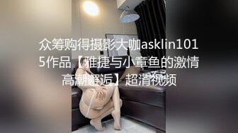   很有韵味笑起来甜美少妇约炮眼镜胖男，开档黑丝高跟鞋自摸掰穴