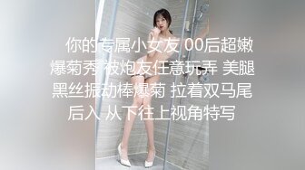  网红小美女~小改改吖~酒店约粉丝做爱，道具两三样先把骚穴玩湿了好插入