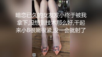 写字楼女厕偷拍漂亮丝袜高跟制服少妇逼太美自己都忍不住盯着看