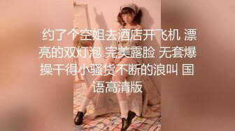 2023新流出黑客破解家庭网络摄像头偷拍模特身材美女洗完澡在简陋客厅擦身整理头发