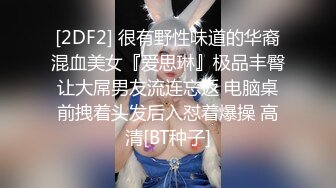 ??小母狗爬行??同学父母眼中的乖乖女 其实是爸爸的小母狗哦 被爸爸牵着狗绳遛弯 好羞耻呢