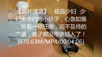 俩小帅哥上班时间偷偷跑到货运码头仓库里操逼干的正嗨呢都不知道主管就在后面这下有好戏看了