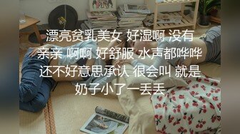   眼镜小哥玩弄居家人妻，露脸丝袜诱惑，交大鸡巴让小哥吃奶舔逼